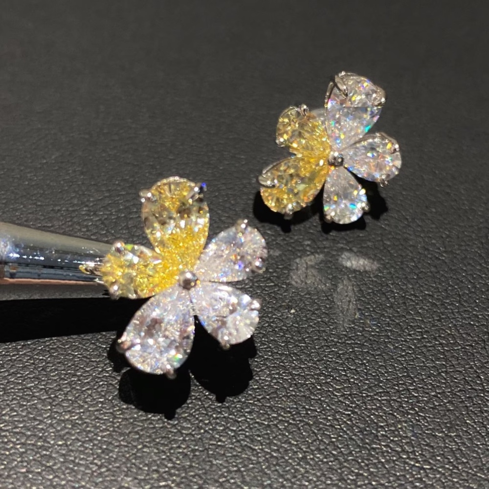 -🌸Beautiful Canary Yellow and White Prong SetCZ  Diamond Flower Post Back Studs